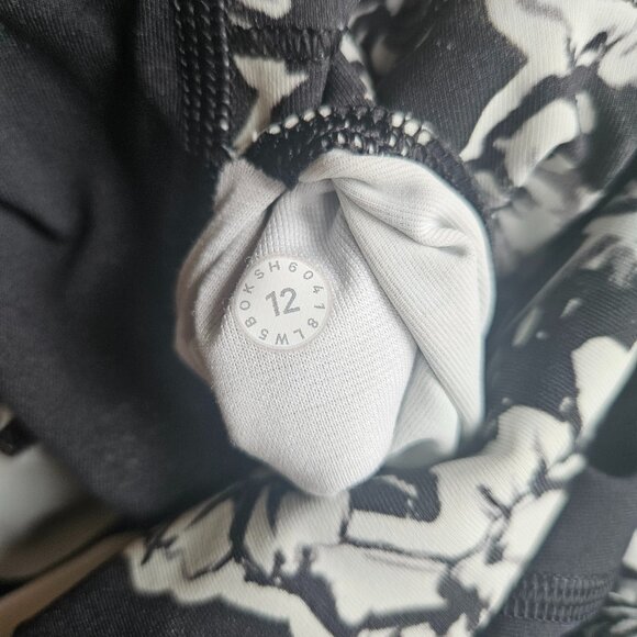 lululemon athletica Black and White Patterned Leggings - Picture 7 of 7